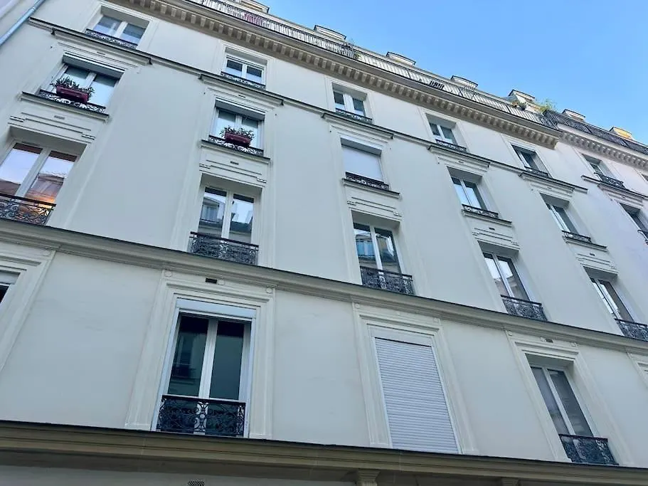 Nouveau Studio Central Paryż 0*,  Francja